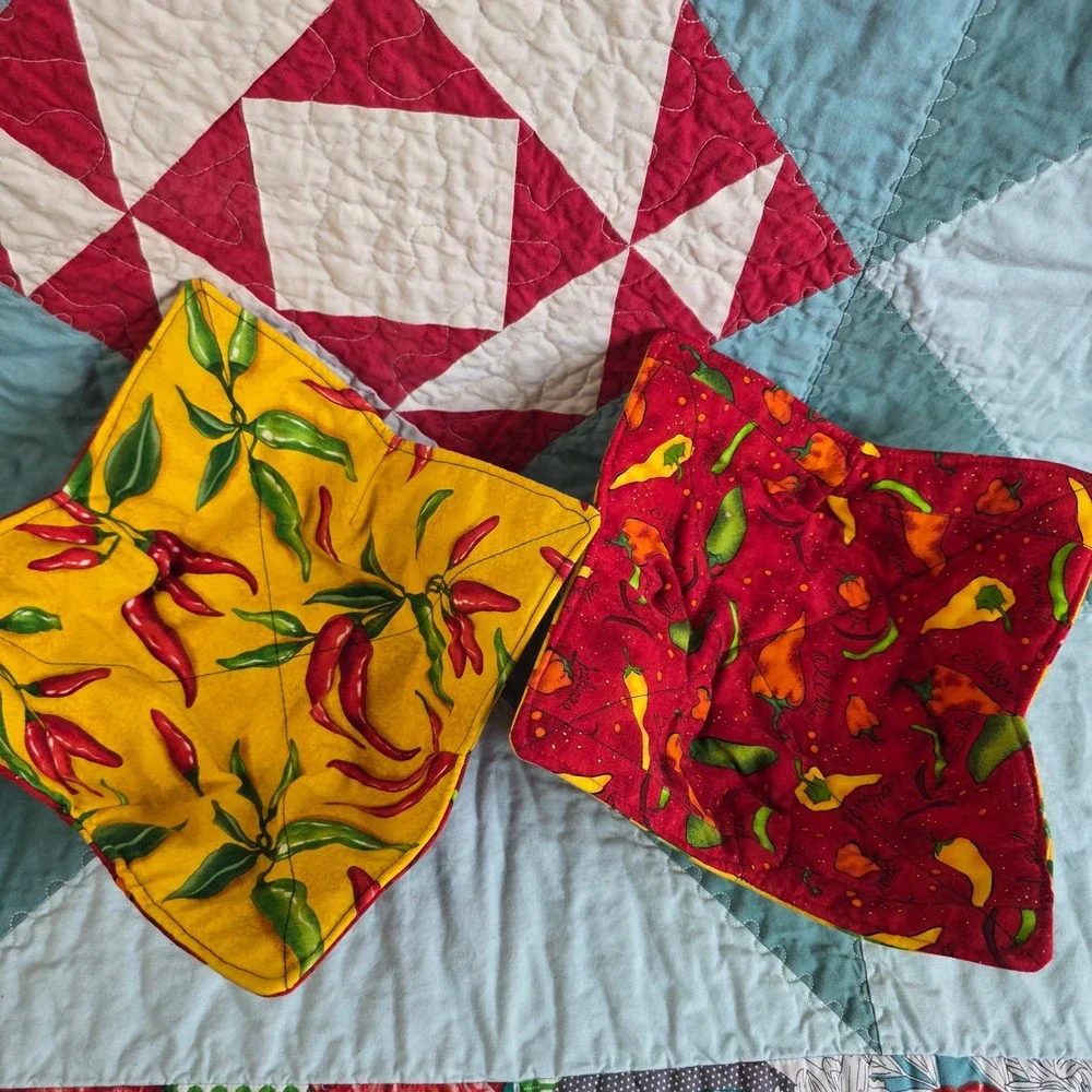 Medium Size Bowl Cozy Set Reversible Chili Pepper Red Yellow Kitchen 2pc 8.5in